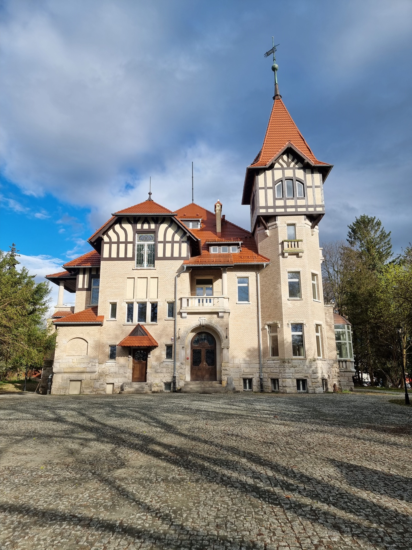 Budynek Centrum Kultury Zameczek w Jeleniej Górze